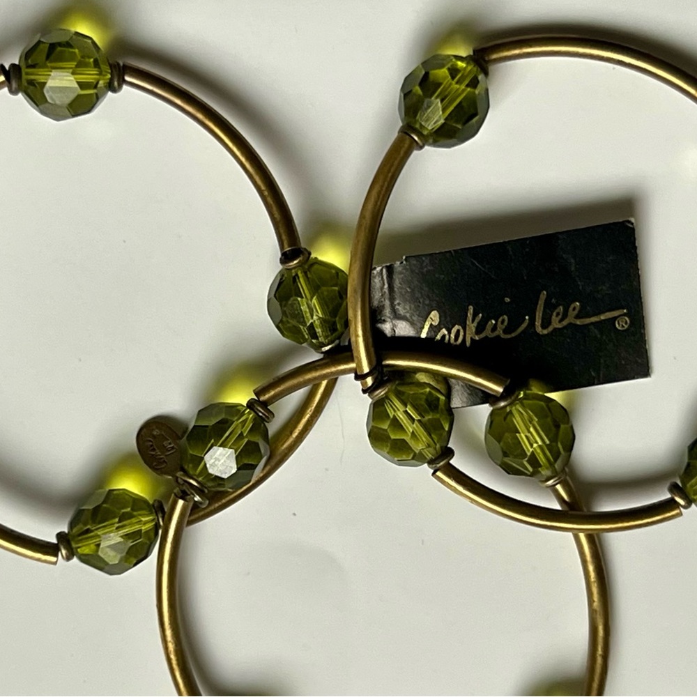 🦚Set of 3 Peridot Color Faceted Glass Bead Stretch Bracelets with Brass Tone - Picture 3 of 5